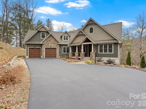 719 Overlook Dr, Flat Rock, NC 28731