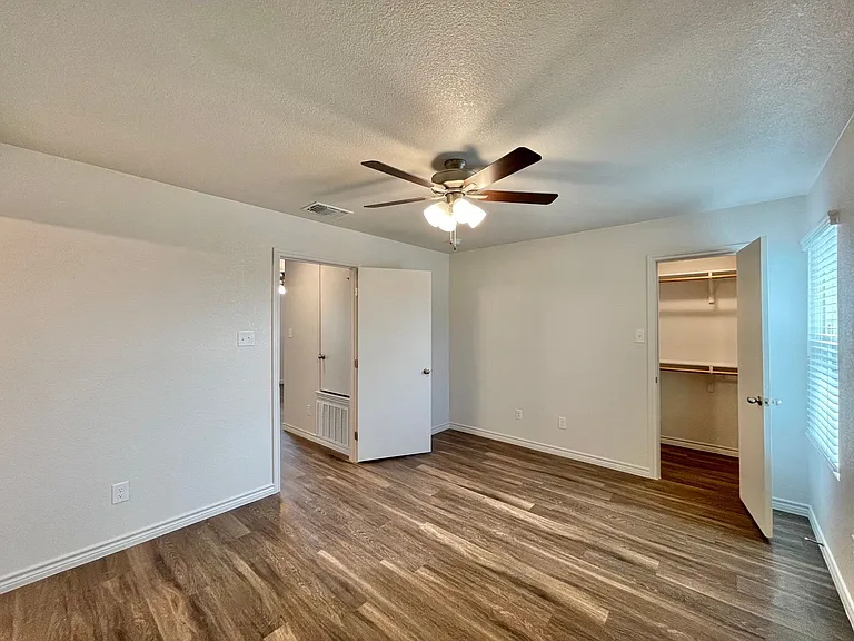 1708 Castroville Trl — Photo 46