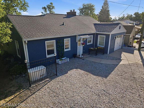2nd image of 1612 S Hughes Rd
