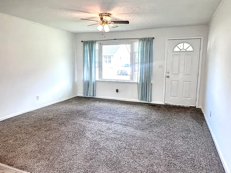 340 Pine Haven Rd — Photo 3