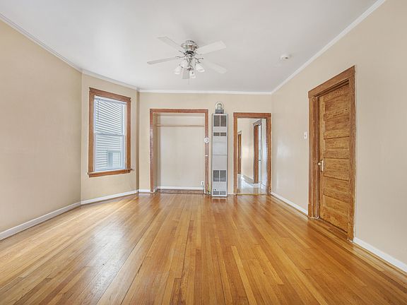 5th image of 2228 W Barry Ave #1F