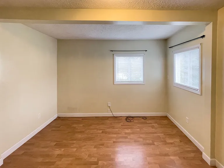 1512 N Woodridge Ave — Photo 24