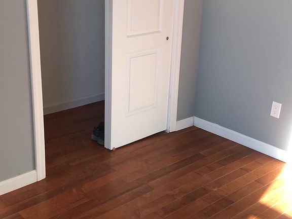 5th image of 959 E 218th St Floor 2