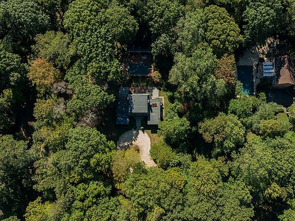 3rd image of 704 Short Beach Road