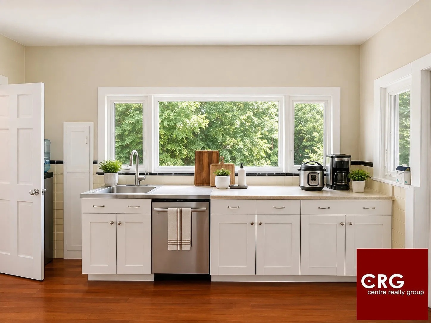 3 bed, 1.0 bath, $3,750 — Photo 2