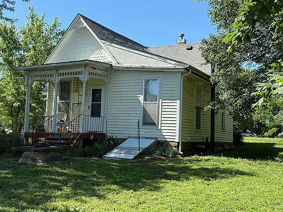 2nd image of 275 N Maple St