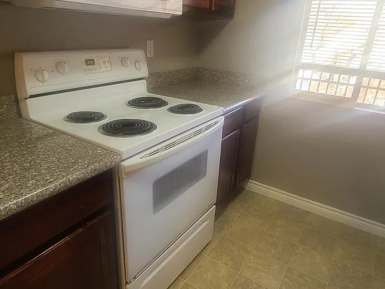 5061 River Glen Dr #70 — Photo 5