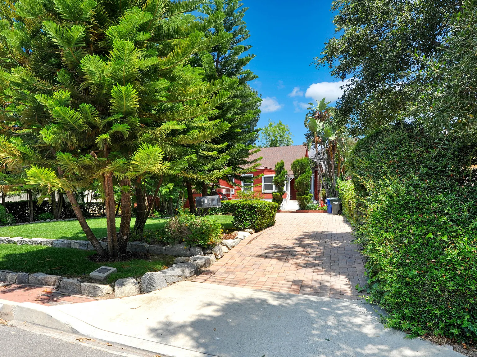 3 bed, 2000 sqft, $6,295 — Photo 2