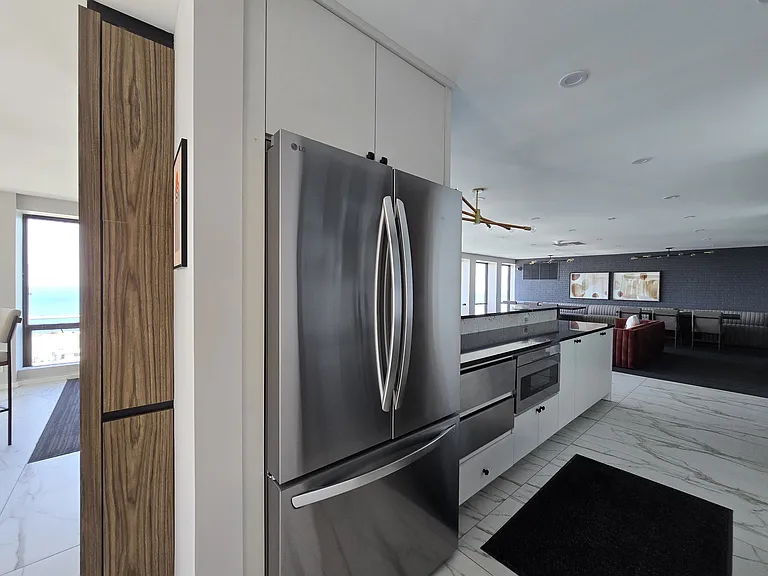 260 E Chestnut St — Photo 27