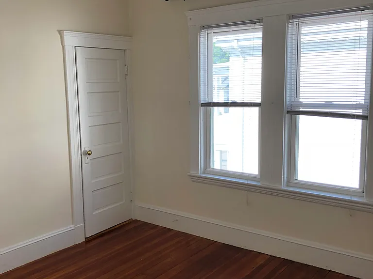 28 Laurel St #2 — Photo 4