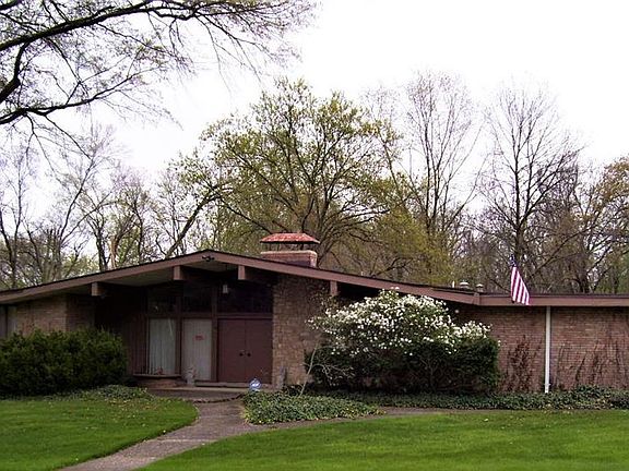 2nd image of 550 Valewood Ln