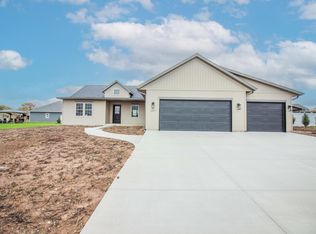 1407 Michigan Ave, Oostburg, WI 53070