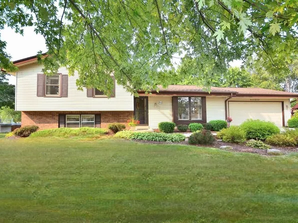 W224N2589 Springwood LANE, Waukesha, WI 53186