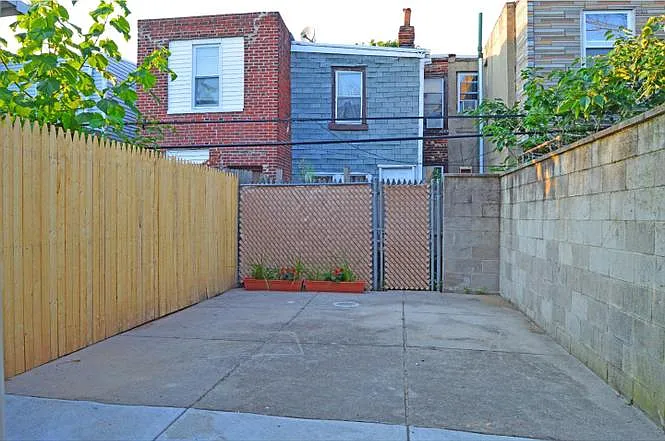 EXTRA large outdoor area!
