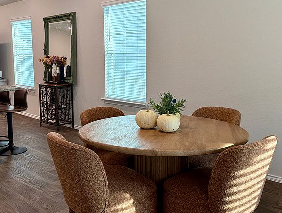 4th image of 3019 Lindenwood Way