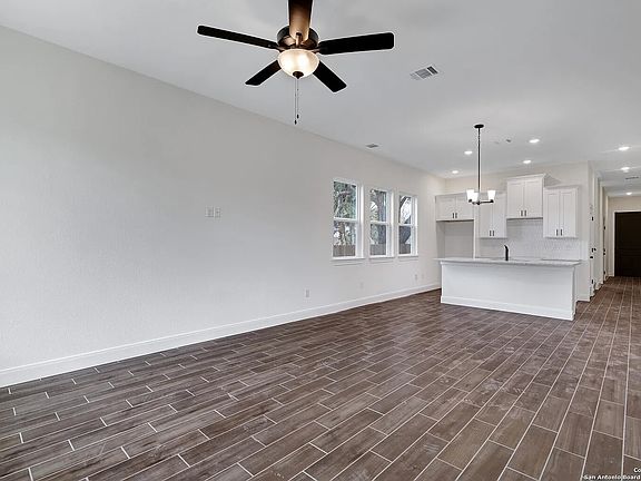 4th image of 315 Bargas St
