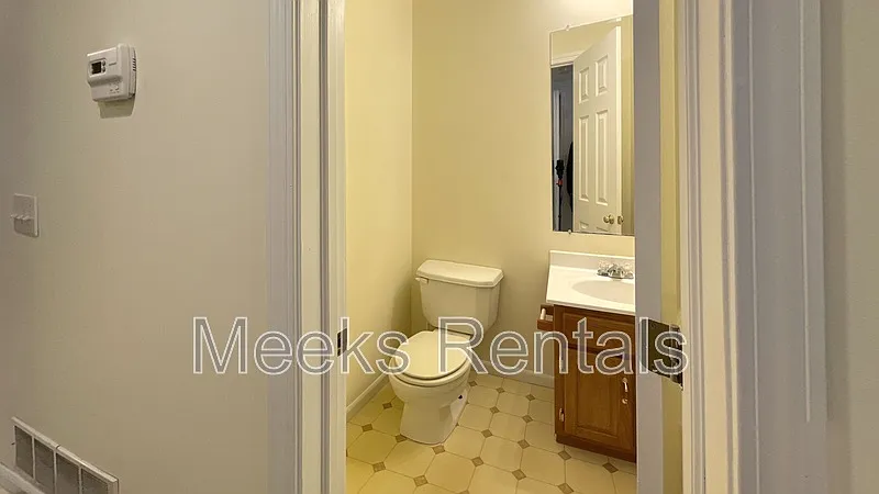 2 bed, 2.5 bath, 1100 sqft, $1,200 — Photo 3