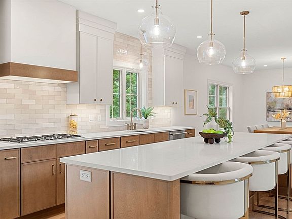 5th image of 100 Marblehead St