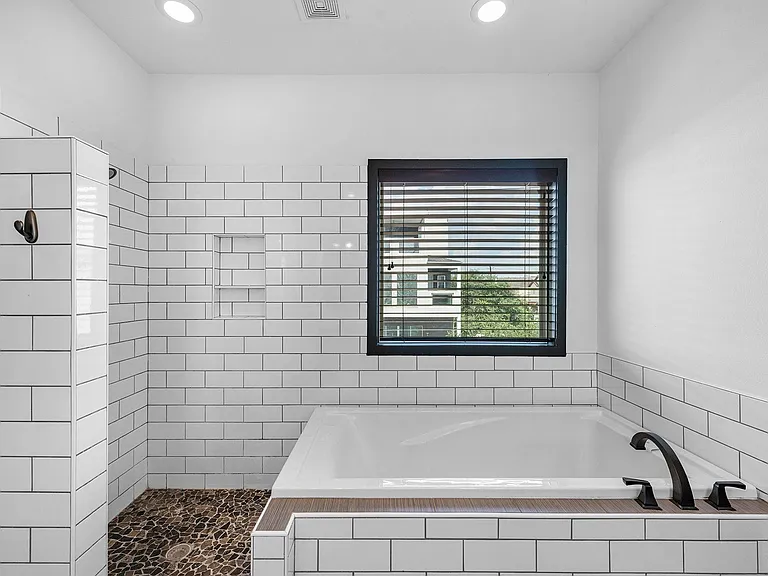 5802 Kansas St — Photo 22