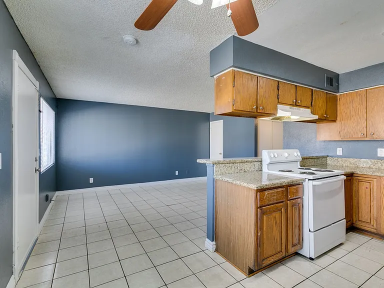 1641 N Lamont St #C — Photo 23