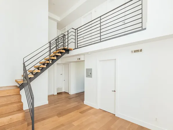 847 De Kalb Avenue image 1 of 17