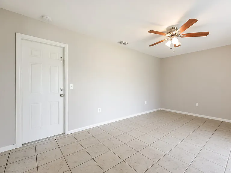 2122 SE 6th Ln — Photo 11