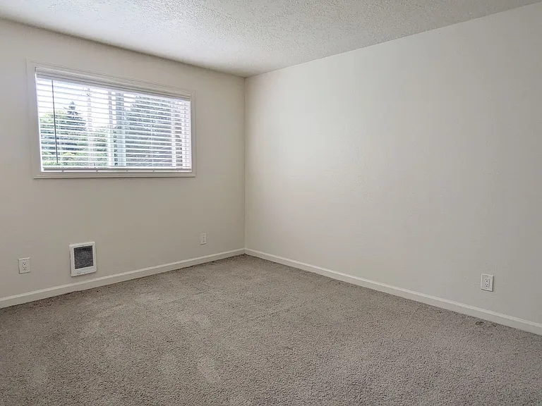 4102-4128 SE Cesar E Chavez Blvd — Photo 46