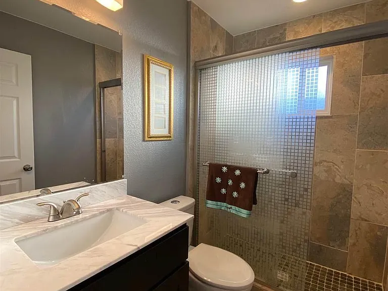 6952 Graham Ave — Photo 11