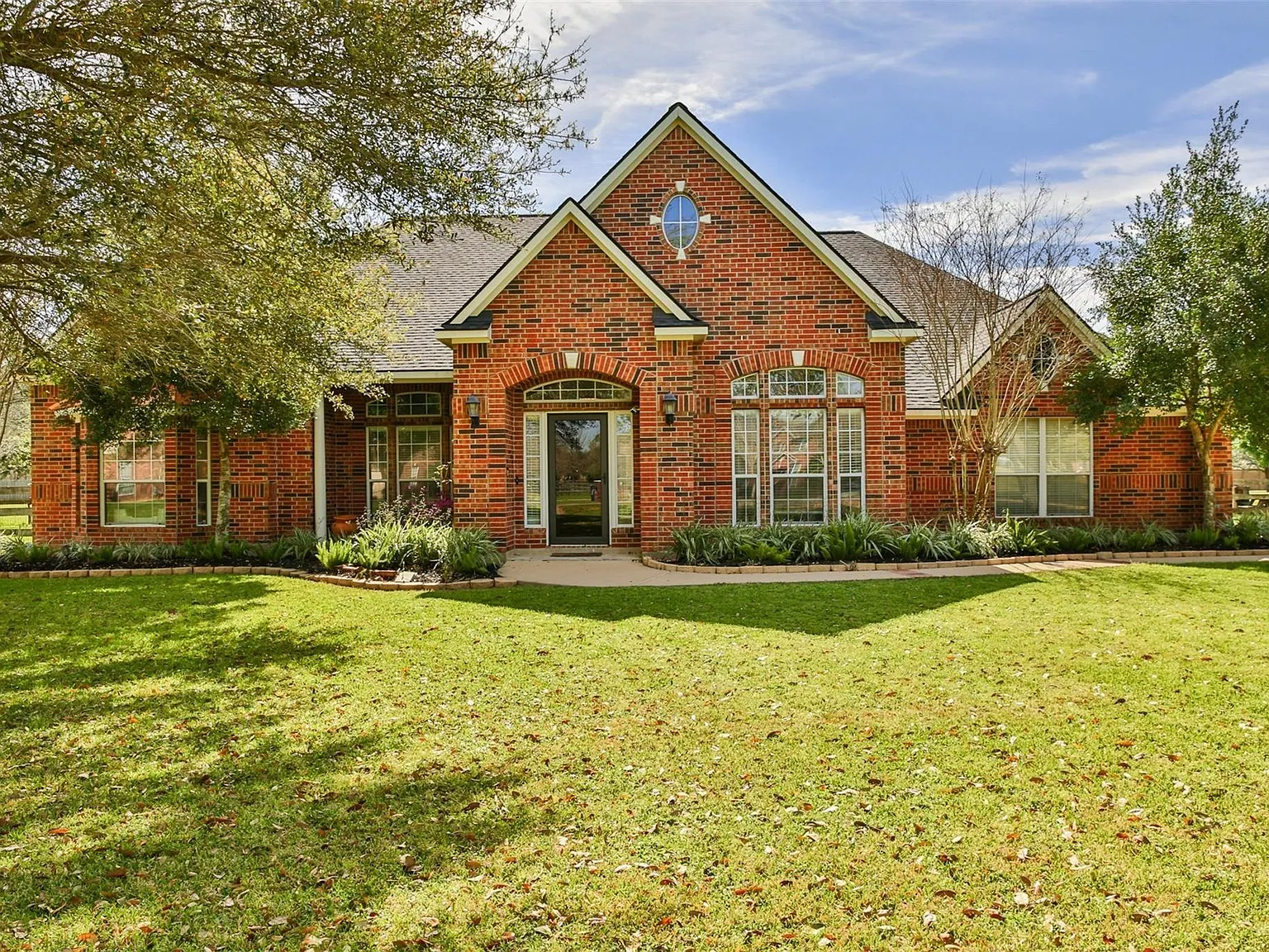 4 bed, 3.5 bath, 3467 sqft, $5,600 — Photo 2