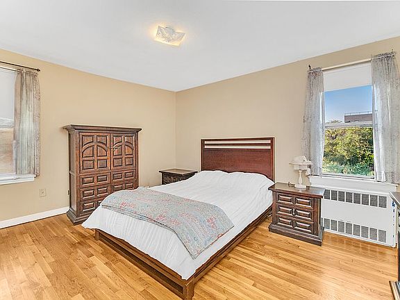 4th image of 6638 Yellowstone Blvd #4A