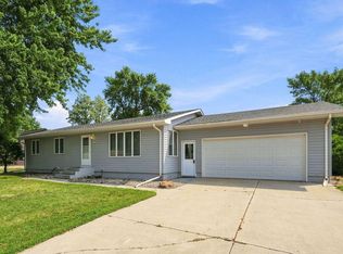 551 6th St E, Hector, MN 55342
