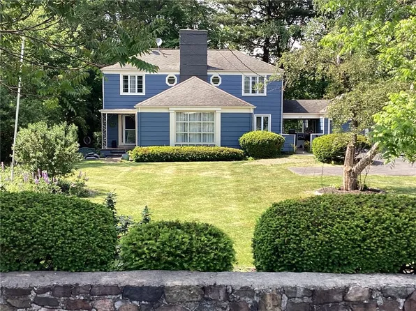 42 Wolcott St, Le Roy, NY 14482