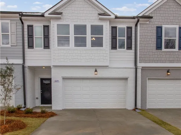 1225 McCoy St, Opelika, AL 36801