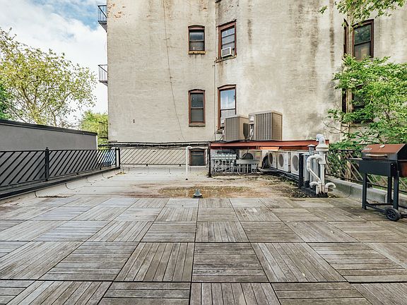 2nd image of 681 Franklin Ave #3
