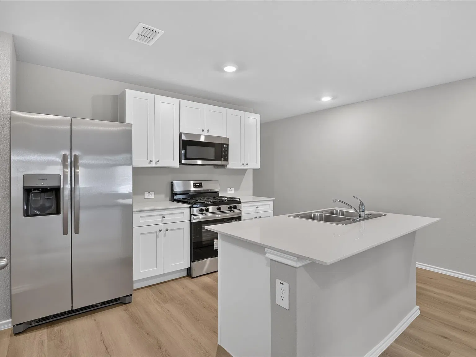 4 bed, 1566 sqft, $1,995 — Photo 4