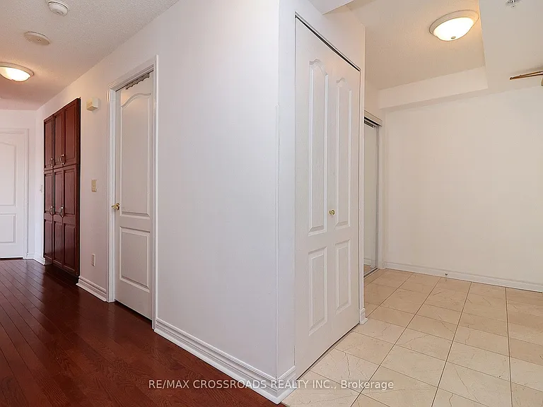 350 Princess Royal Dr #703 — Photo 3