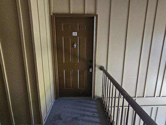 3rd image of 492 Banyon Tree Cir #1-206
