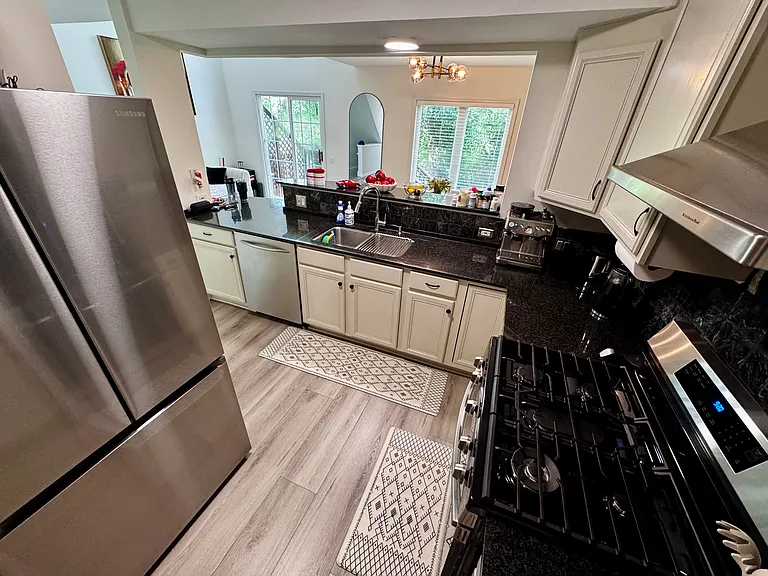 3833 Ashley Ct — Photo 7