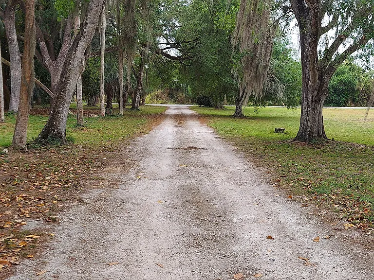 Off road. Tranquil & quiet.