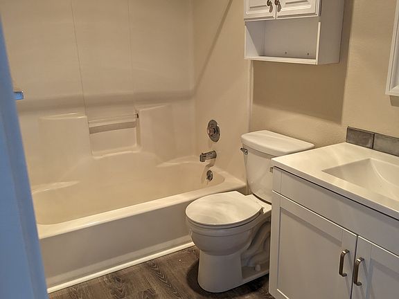 4th image of 2455 Borst Ave #8f0811dfa