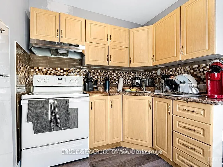 139 Reserve St S #B — Photo 7