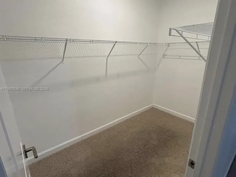 803 SW 11th Way — Photo 5