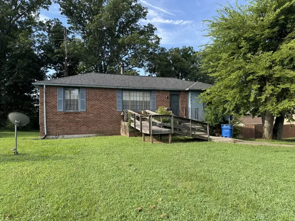 821 Oak Leaf Dr, Old Hickory, TN 37138