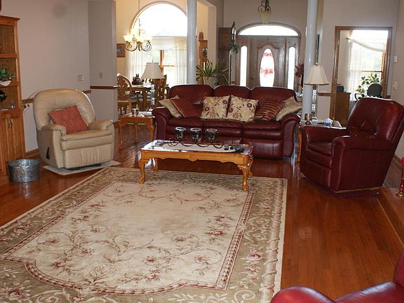 5th image of 526 Wells Ct