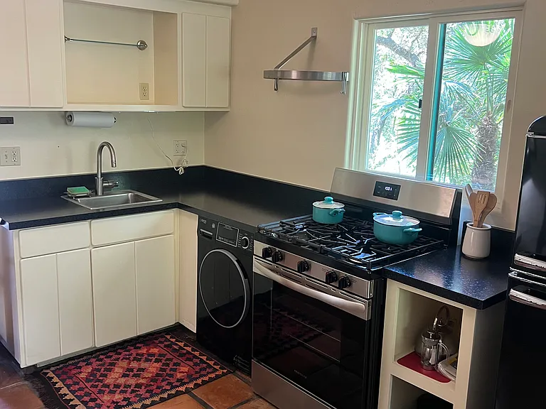 1827 Sycamore Canyon Rd — Photo 9