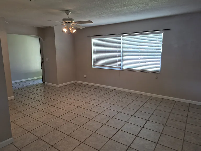 2720 Wright Ave — Photo 3