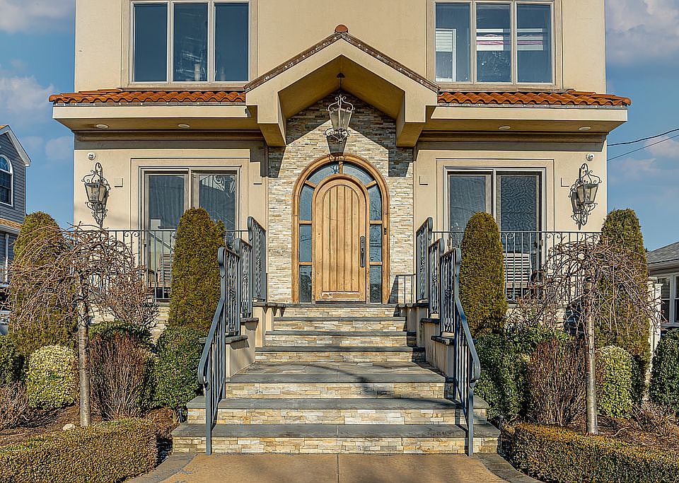1st image of 324 Beach 149 St #149