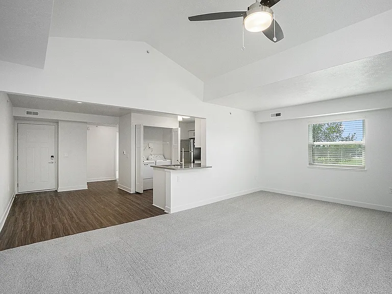 Byron Lakes Apartments — Photo 32