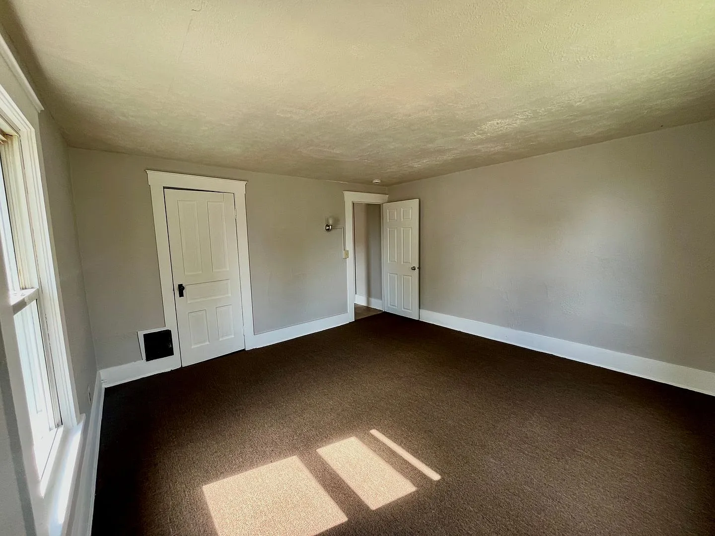 427 Smith Ave NW — Photo 2