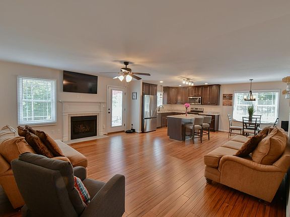 5th image of 218 Mansfield Dr